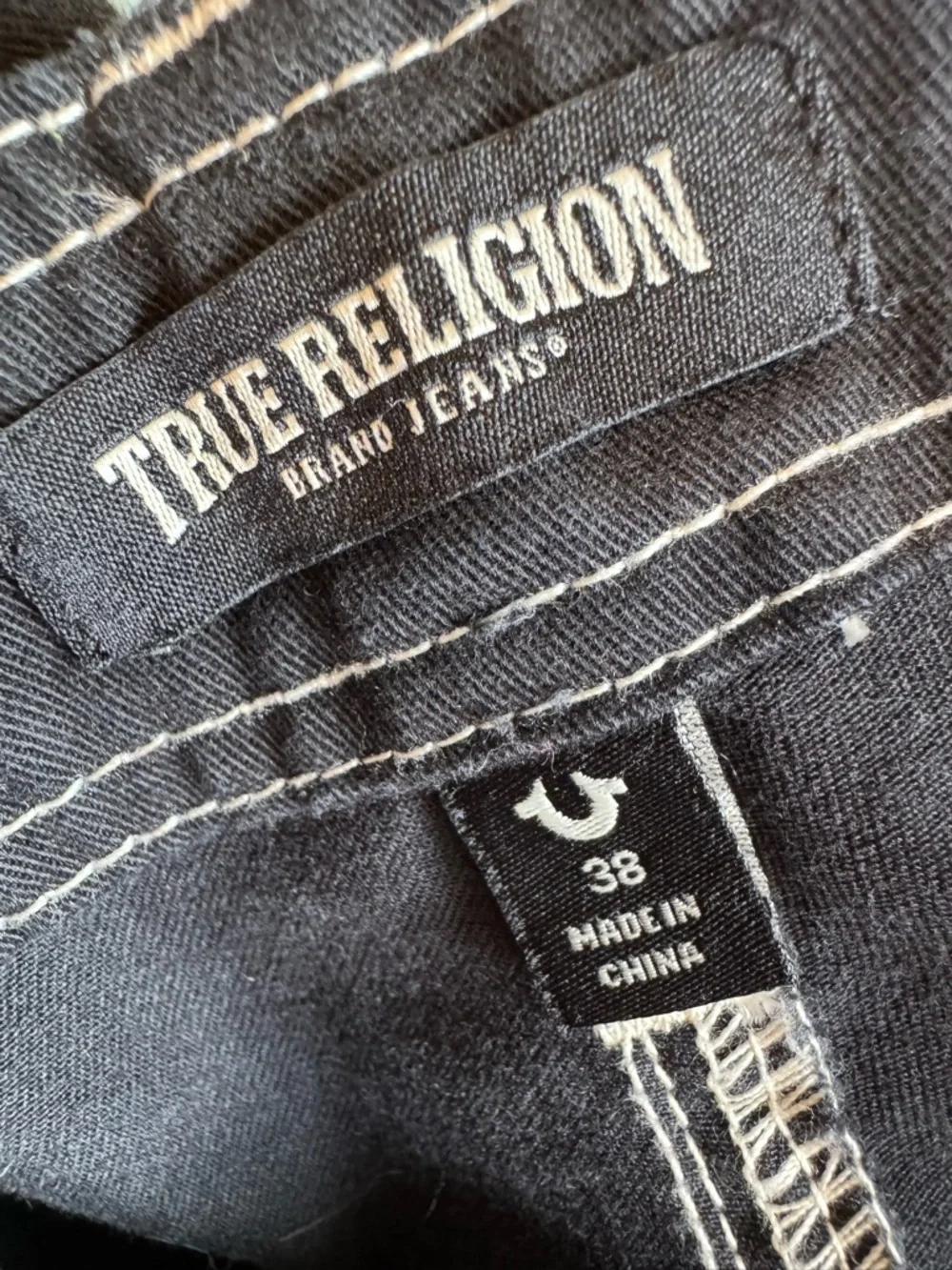 True Religion Jet Black Cargo Pants Men’s Size 38 (White Stitch) $159
